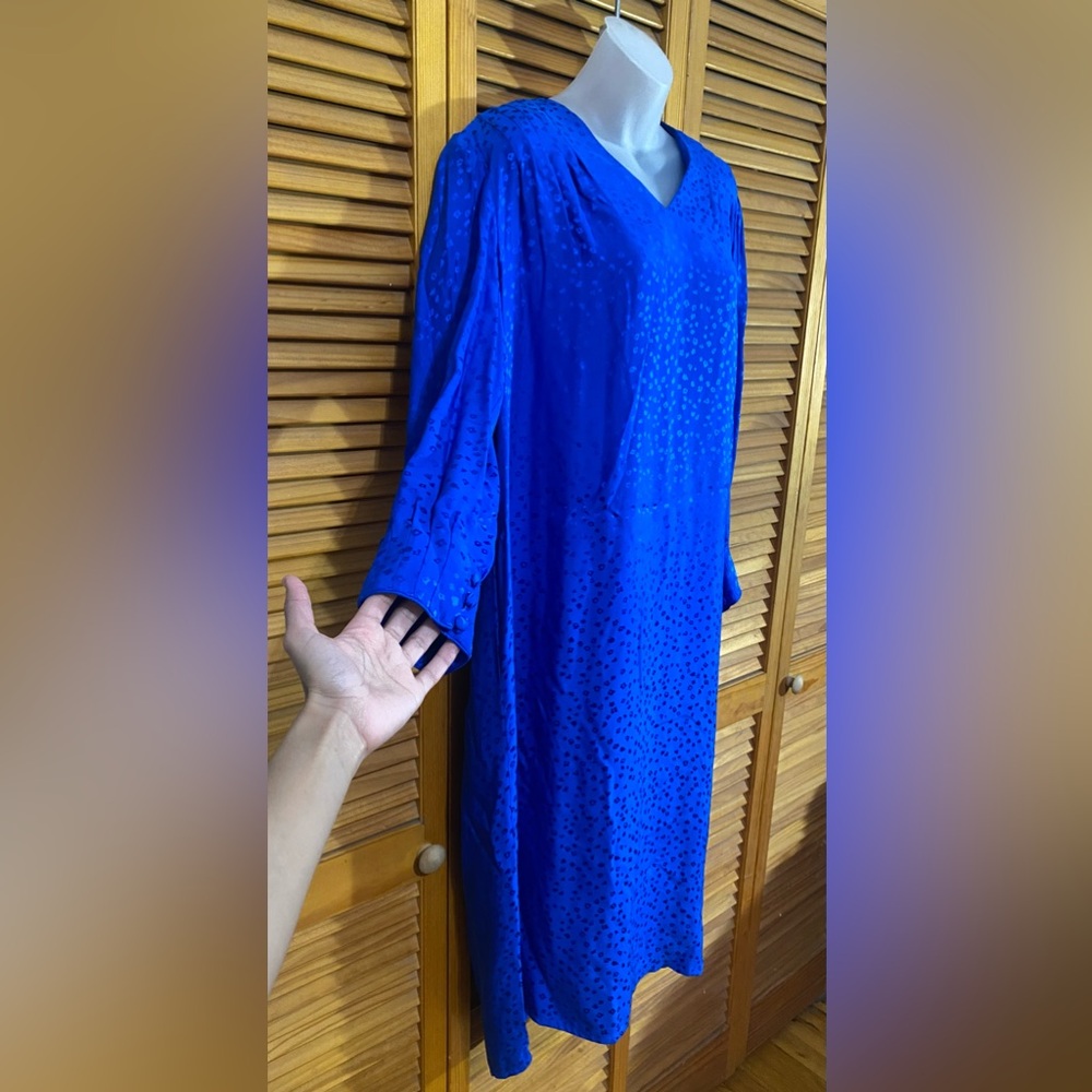 Vintage, silk dress— Styled by Mister C - Picture 5 of 11